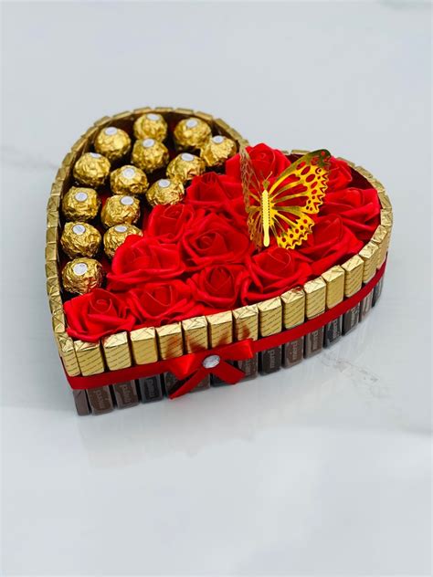 Pralinen und Schokoladenfiguren als Geschenk
