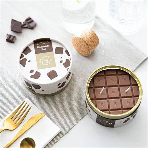 Pralinen-Auslese Dose geöffnet mit sieben Nougat-Spezialitäten