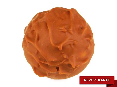Pralinen-Auswahl aufgereiht: Trüffel, Kugeln, Hohlkörper