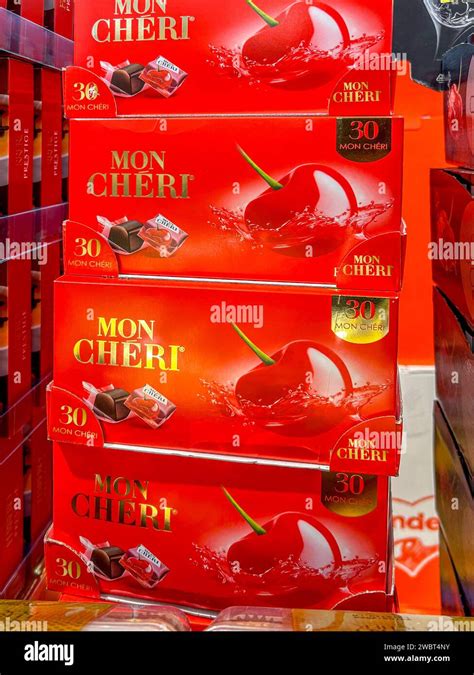 Pralinen-Geschenk mit roter Verpackung und Grußkarte