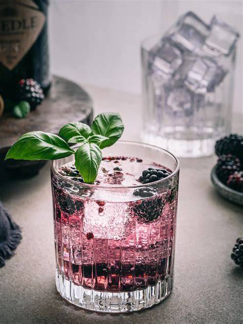 Pralinen-Variationen: Brombeer-Gin, Mandarine-Gin und Trüffel-Experimente