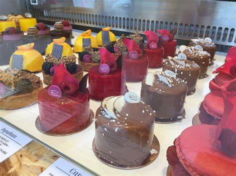 Pralinenauslage in der Pâtisserie Ludwig