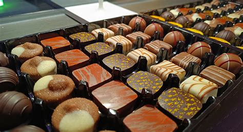 Pralinenauslage und Produktideen-Board