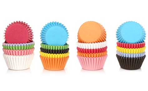 Pralinenpapier und Muffinförmchen in verschiedenen Farben