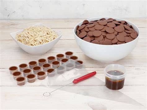 Pralinenset mit Werkzeugen und Hohlkörpern