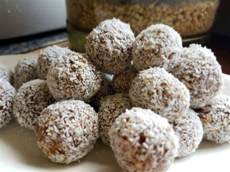 Pralinenvariationen: Nüsse, Kokos, Puderzucker