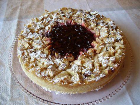 Preiselbeer Apfel Torte im Anschnitt