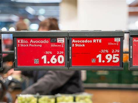Preisschild und Seelenwärmer Produktdisplay im Kaufland