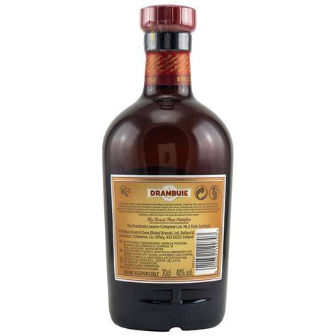 Produktaufnahme: Drambuie-Flasche mit Etikett und goldenem Likör