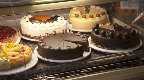 Produktauswahl von Gmeiner: Pralinen, Schokoladentafeln und Torten