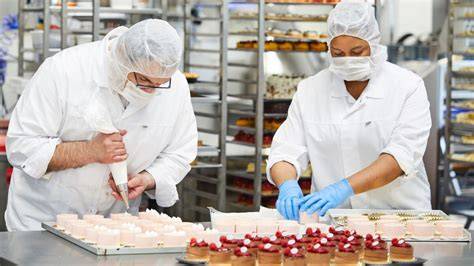 Produktion: Handwerkliche Pralinenfertigung in der Manufaktur