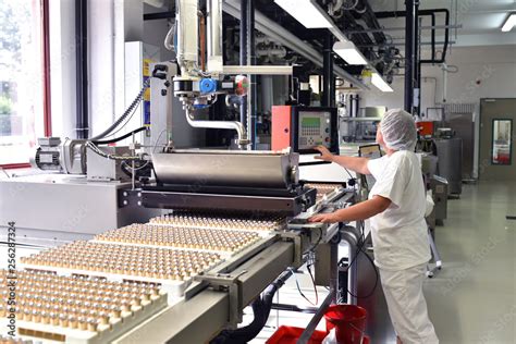 Produktion von Hohlfiguren und Pralinen im Werk Landshut
