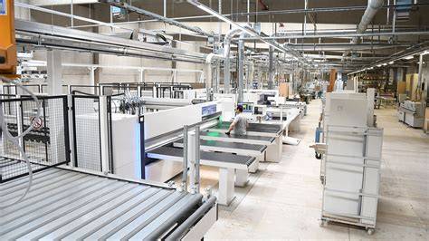 Produktionslinie für Neapolitaner-Schnitten: Schichten, Kühlen, Schneiden