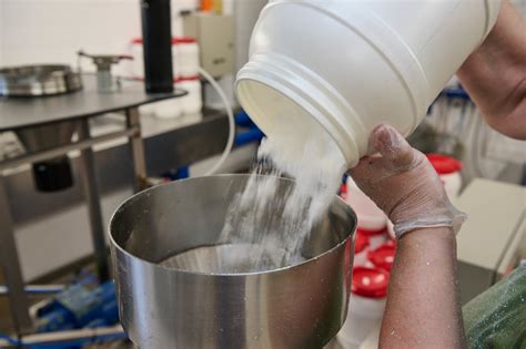 Produktionsprozess: Handaufstrich der Sahne
