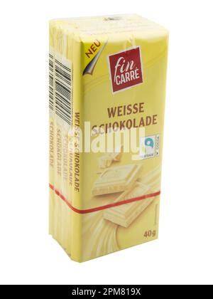 Produktregal mit Herzenslust‑Pralinen und Fin Carré Tafeln