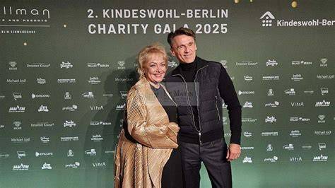 Prominente bei der Charity-GOLDHASENSUCHE
