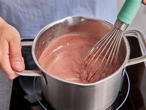 Protein Pudding im Topf mit Schneebesen