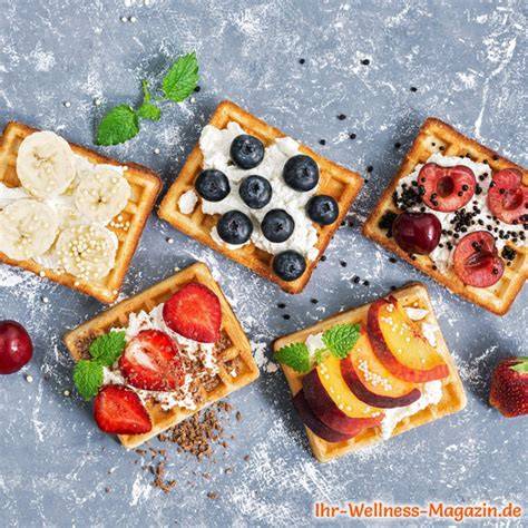 Protein Waffeln mit frischem Obst und Topping