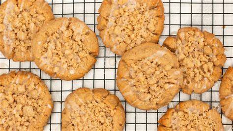 Protein-Cookies frisch aus dem Ofen auf Backblech