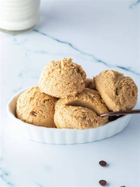 Proteinreicher Hüttenkäse Cookie Dough zum Löffeln