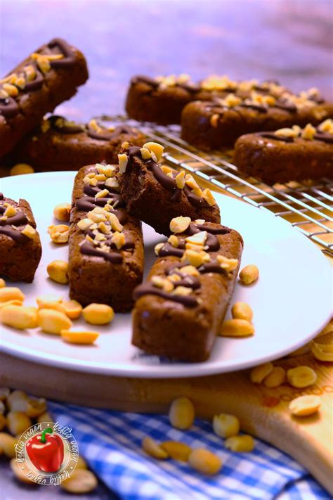 Proteinriegel vegan ohne Proteinpulver, Mischung aus Mandeln, Leinsamen, Erdnussmus, Datteln