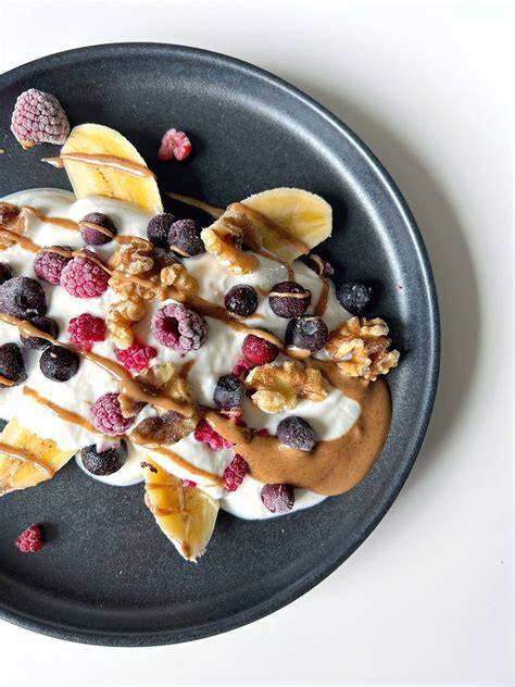 Proteinwaffeln mit Beeren und Nussmus