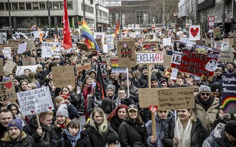 Protest von Verbraucherschützern und Presseberichterstattung über Ferrero-Rückruf