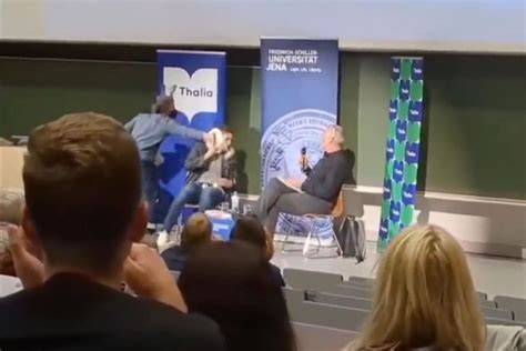 Proteste und Handzettel bei der Lesung von Constantin Schreiber