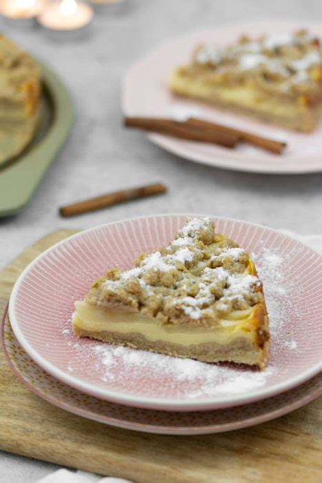 Pudding mit Orangenabrieb und Zimt bestreut