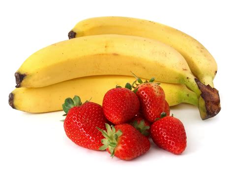 Pudding-Schichtdessert mit Erdbeeren und Bananen