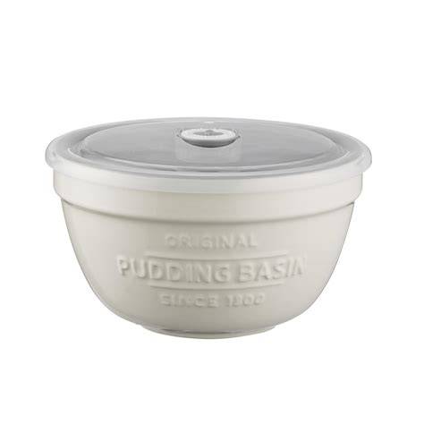 Puddingformen (Pudding Basin) und eingewickelter Plumpudding