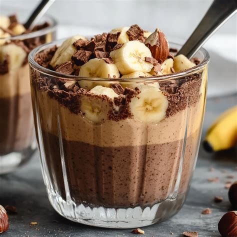 Puddingglas mit Schokolade und Banane