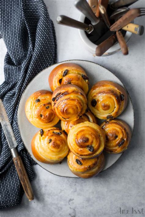 Puddingschnecken mit Rosinen und Mandeln