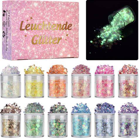 Puderfarben und Glitter auf Fondant-Dekorationen