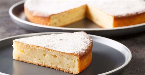 Puderzucker auf Kuchen
