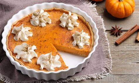 Pumpkin Pie frisch aus dem Ofen, leicht gewackelt in der Mitte