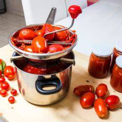 Punschkern: Himbeer-Punsch einkochen und passieren