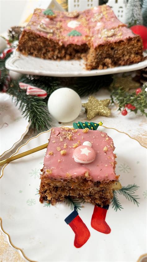 Punschkuchen mit verschiedenen Glasur-Varianten