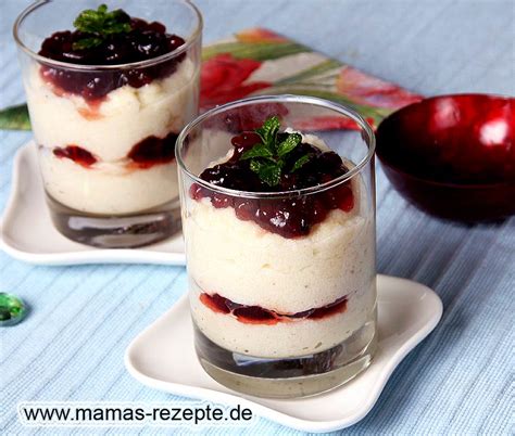 Puoloffee Dessert mit wilden Preiselbeeren im Glas