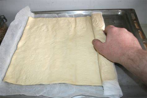 Quark-Öl-Teig ausgerollt auf Backblech