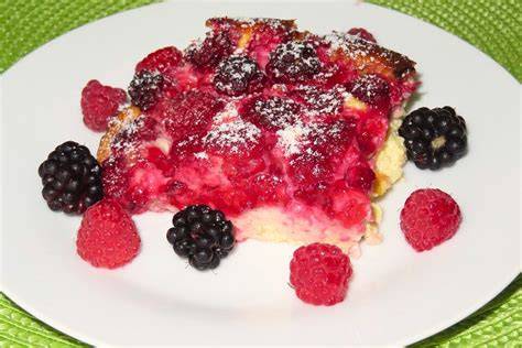 Quark-Beeren-Auflauf in Glasauflaufform