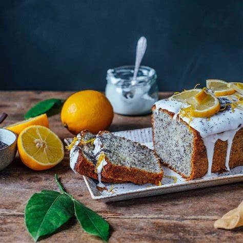 Quark-Creme auf Zitronen-Mohn-Kuchen