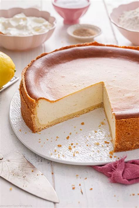 Quark-Eischnee-Käsekuchen mit Mürbeteigboden
