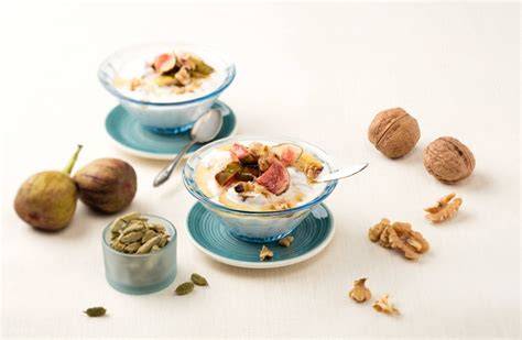Quark-Joghurt-Creme mit Kardamom und Feigen