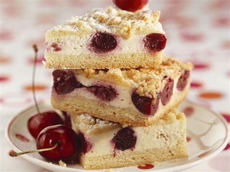 Quark-Kirsch-Streuselkuchen aufgeschnitten