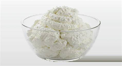Quark-Sahne-Creme in einer Schüssel - cremige Konsistenz