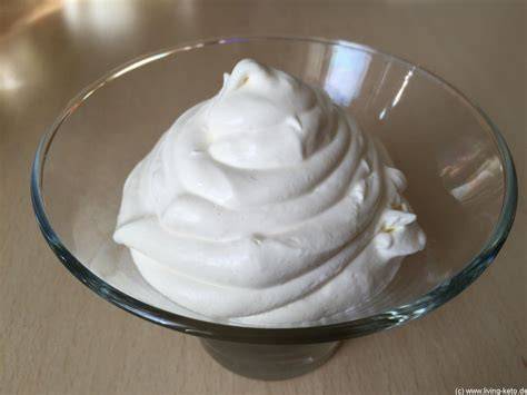 Quark-Sahne-Creme mit geschlagener Sahne