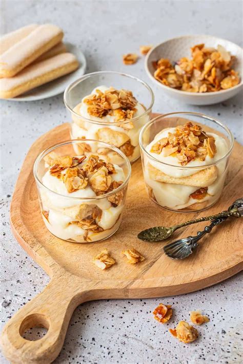 Quark-Tiramisu-Kuchen mit Löffelbiskuit als Infografik