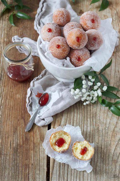 Quarkbällchen mit Marmelade und Zimt-Zucker-Kruste