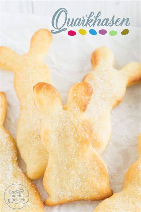 Quarkhasen frisch aus dem Ofen, mit Butter bestrichen und in Zucker gewälzt